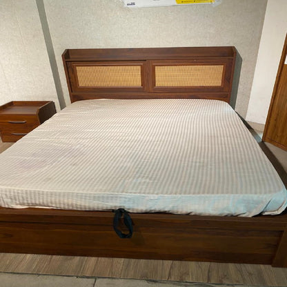 Atlanta Queen bed with full lift on storage